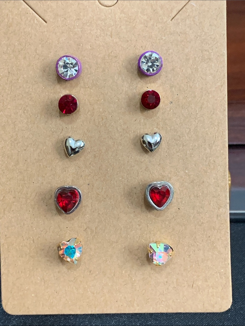 5 pairs of stud earrings
